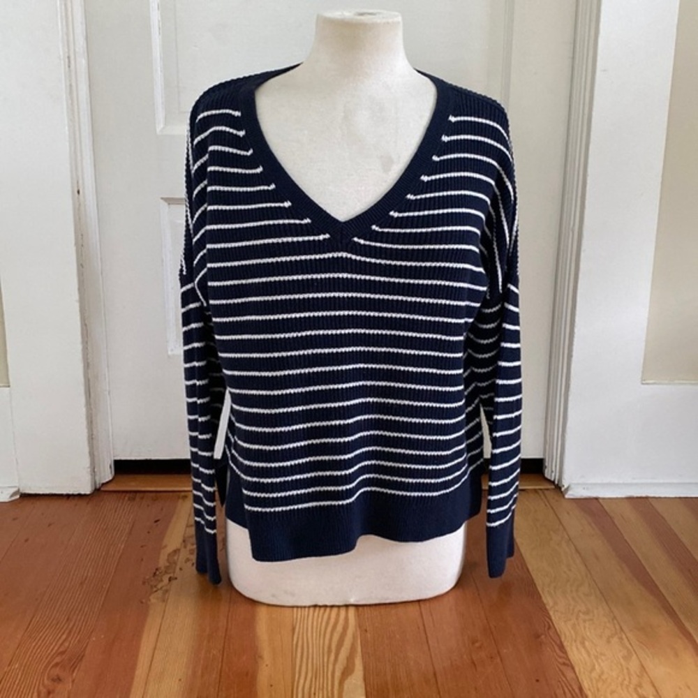 Abercrombie & Fitch Navy Blue White‎ Striped V Neck Sweater Small